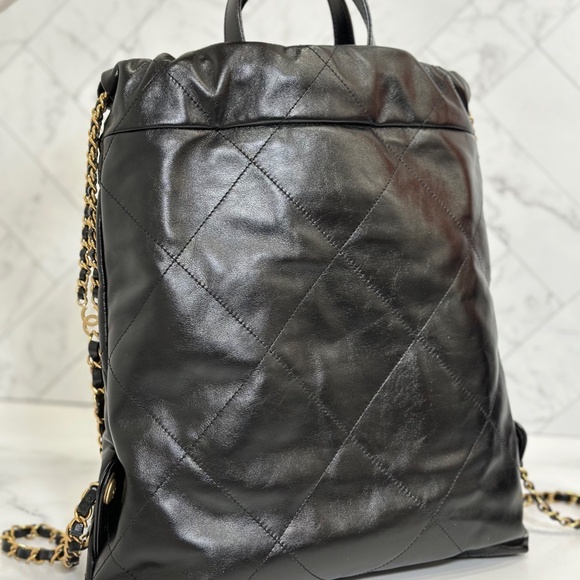 CHANEL Chanel Black Shiny Quilted Leather 22 Backpack main image 7